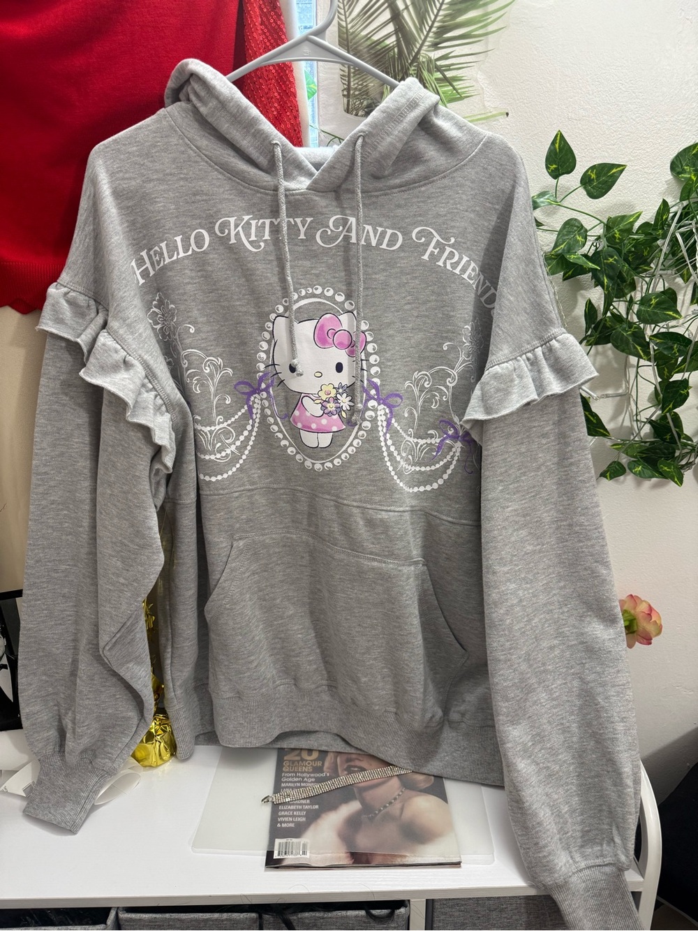 Hello Kitty Gray Ruffle-Sleeve Pullover Hoodie with Pink Accent